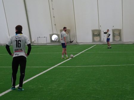 Zagraniczny transfer Tura z reżimem w tle