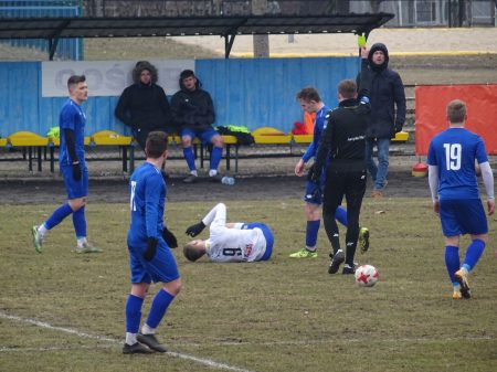 Lider 4. ligi z kłopotami, ale wygrywa [TABELA]