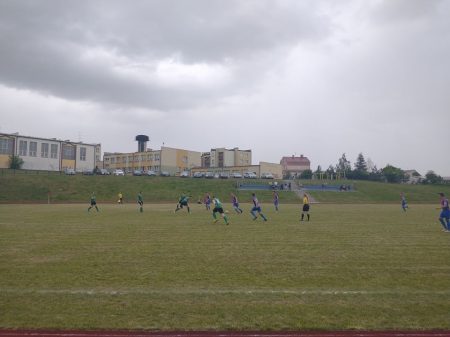 „Trybuna samochodowa” w Rutkach – lepsza niż kryta w Manchesterze