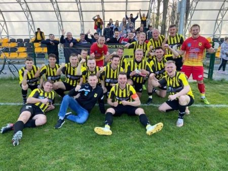 Orlęta lepsze w meczu niepokonanych [WYNIKI I TABELA OKRĘGÓWKI]