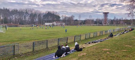Stadion w Ciechanowcu będzie miał sztuczną murawę. Co na to władze Unii?