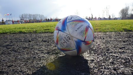 4. LIGA. Bramkarz w polu, Ruch ratuje 3 punkty, Cresovia wygrywa! [RELACJA Z KOLEJKI]