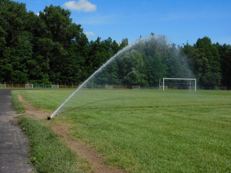 Nowy system nawodnienia na stadionie w Łapach