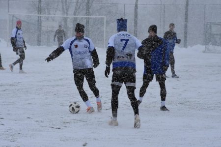 Śnieżny początek sparingów Olimpii Zambrów