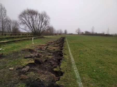 To koniec niebezpiecznych krawężników na stadionie w Turośni
