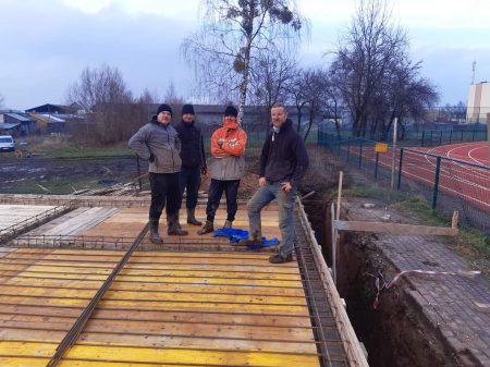 Mimo zimy, budują szatnie w Sejnach [zdjęcia]