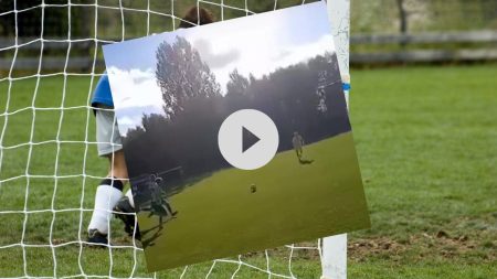 Bramkarz Turośnianki bawi się za polem karnym. Zobacz „tunel Nory” [FILM]