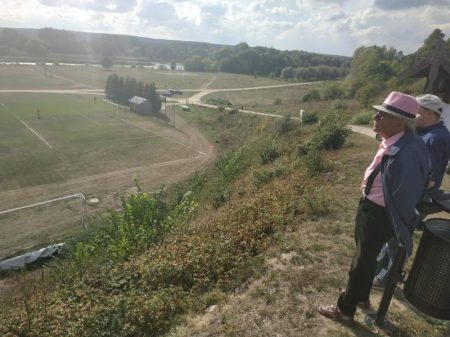 Śmierć na boisku, trybuny-bubel. Relacja „Łączy Nas Piłka” z Mielnika