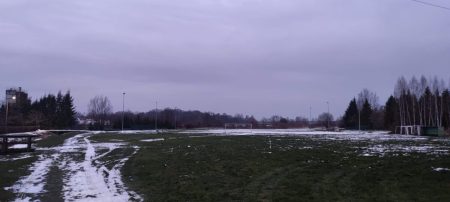 Boisko LZS-u Krynki przejdzie modernizację. Oświetlenie już jest [ZDJĘCIA]