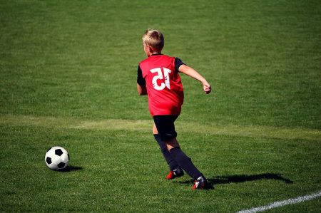 Co dzieje się w lidze trampkarzy i trampkarek? [TABELE I ANALIZA]