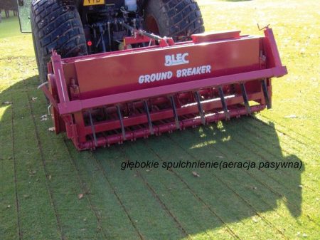 Kiedy najlepiej wykonywać zabiegi na boisku? PORADNIK na 2021 rok