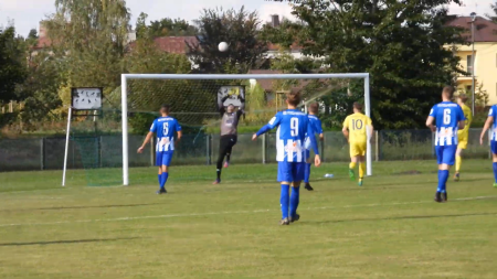 Bramkarz Perspektywy dostał za kołnierz! Dośrodkowanie zamienione na gola dla Unii [FILM]