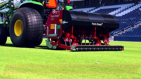 Wiosenny niezbędnik dla Twojego boiska! Zobacz, jak dbać o nie wiosną