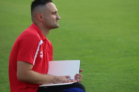 Zmiana w ŁKS-ie Łomża. Klub rozstał się z asystentem trenera Błaszczaka