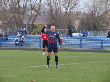 Ważna wygrana Pogoni Łapy z Pomorzanką. Piękny gol Stypułkowskiego! [SKRÓT MECZU]