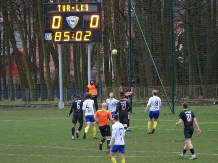 4. LIGA: Mecz walki na szczycie, Warmia znów przegrywa [WYNIKI I TABELA]