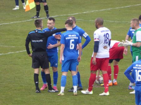 Warmia przegrywa z Ruchem. Mecz kontrowersji [RELACJA od WJ]